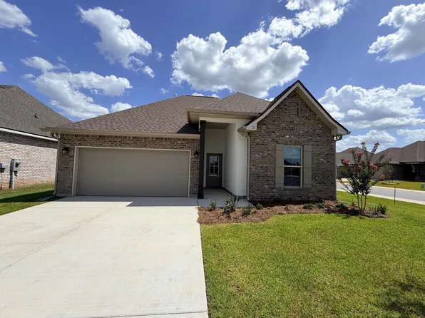 12 Hydrangea Blvd, Freeport, FL 32439