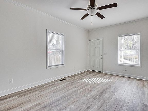 5th image of 604 Oliver St