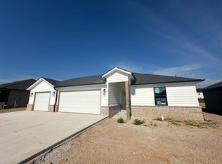 867 S Silverwood Ln, Nixa, MO 65714