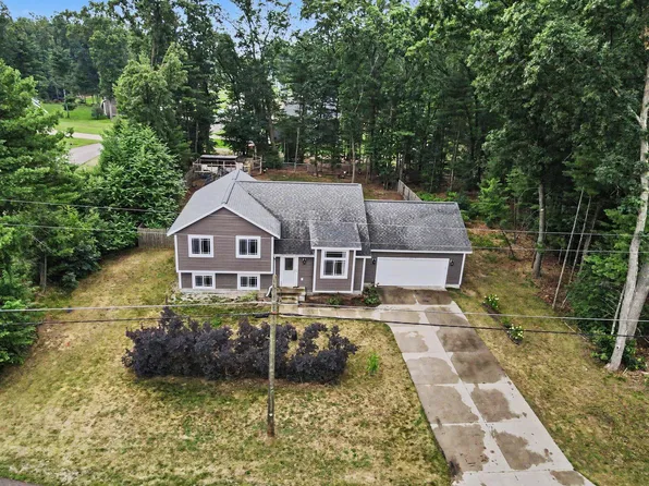 6637 Hall Rd, Muskegon, MI 49442