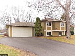 16107 Dodd Ln, Rosemount, MN 55068
