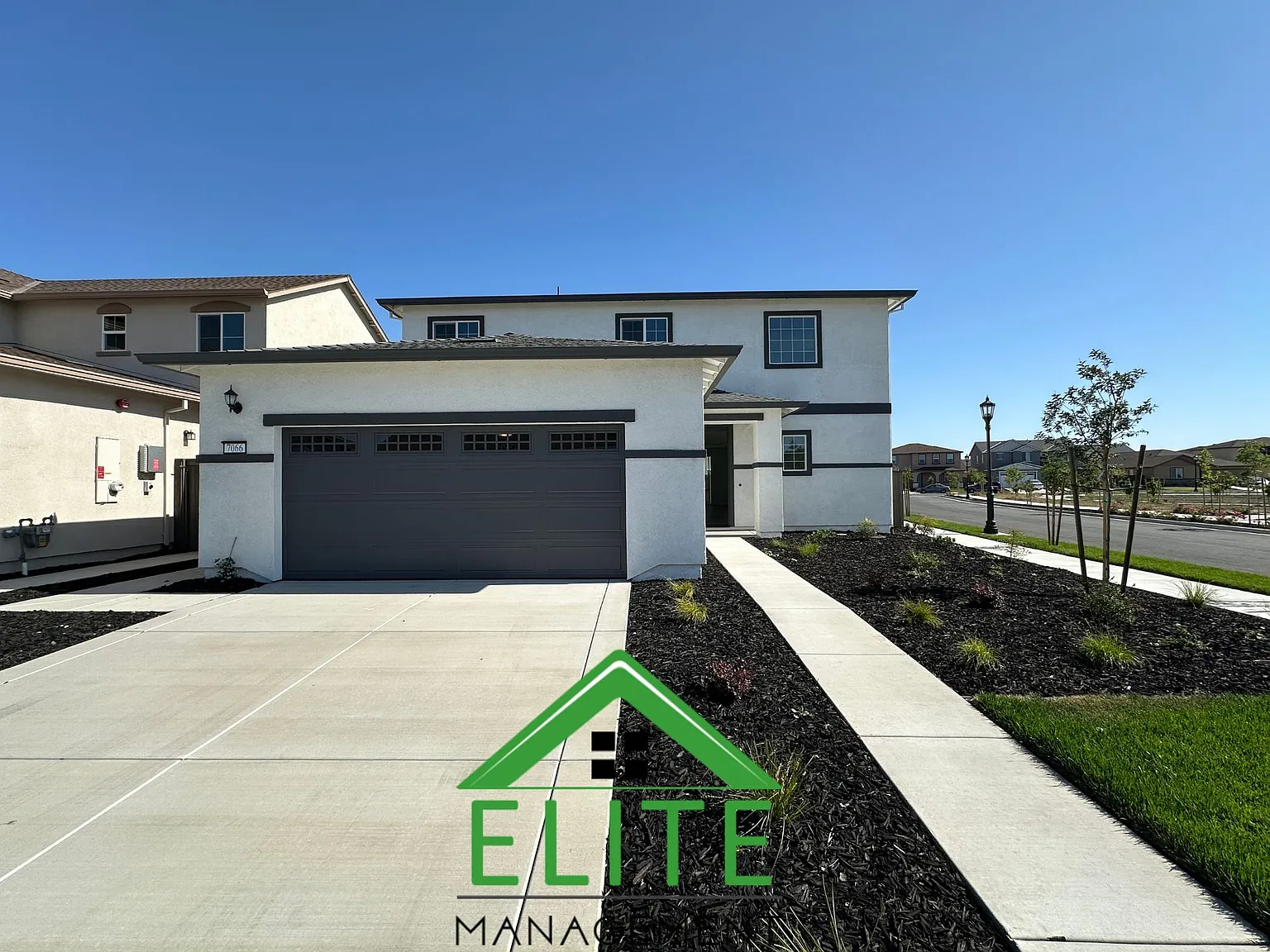 4 bed, 2500 sqft, $2,995 — Photo 1