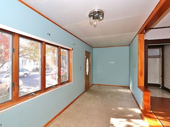 3rd image of 44 Malone Ave