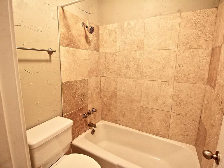 Plaza 44 Apartments — Photo 15