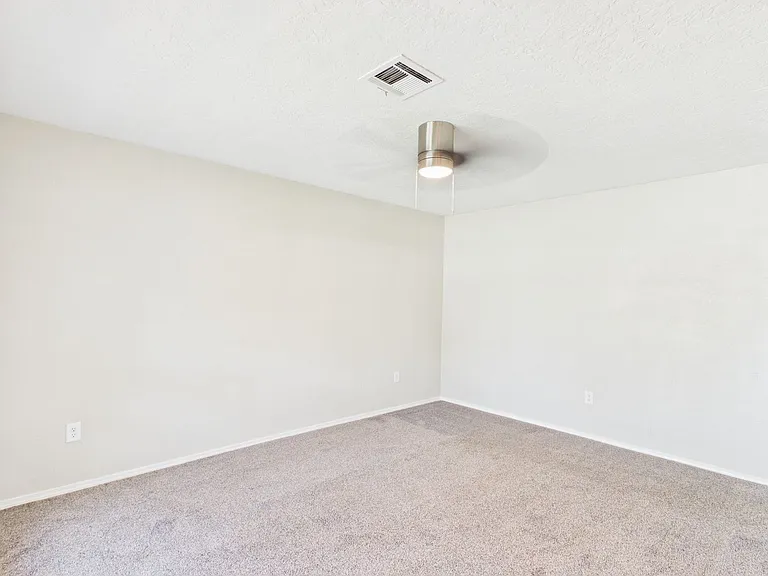 6308 NW Taylor Ave — Photo 4