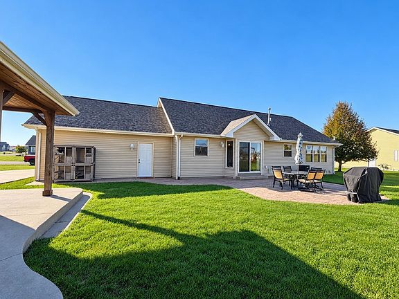 5th image of 1011 E Whippoorwill Way