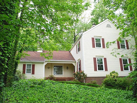 2nd image of 572 Hickory Hills Dr NE