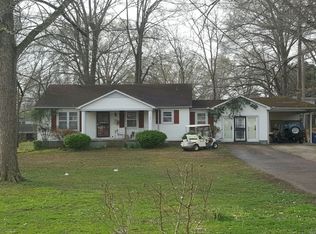 208 Lombardy Ln, Trenton, TN 38382