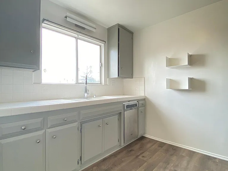 1515 Oak St #34 — Photo 8
