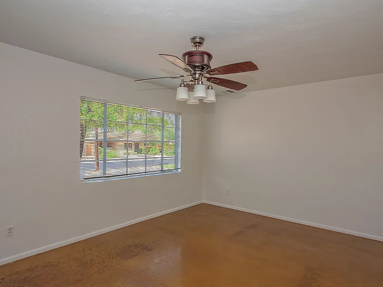 4456 E Campbell Ave — Photo 2