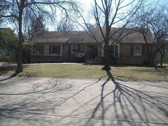 For Sale: 423 Country Ridge Drive, St. Charles, MO 63304