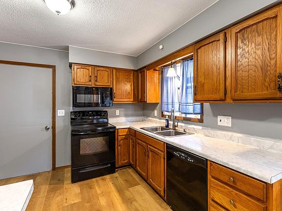 5th image of 483 Tilson STREET E E