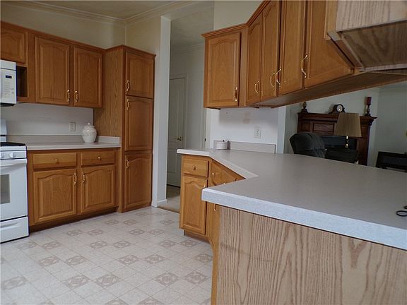 5th image of 218 Rock Lake Dr