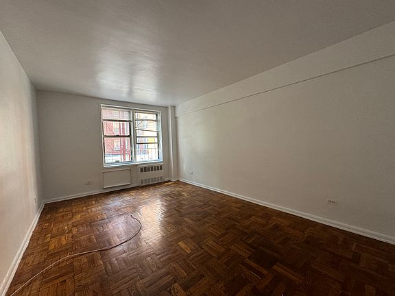 5th image of 63-11 Queens Blvd #B27