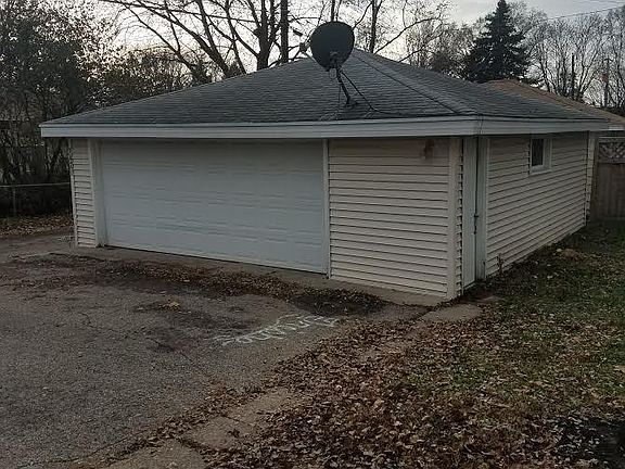 3rd image of 1420 Parkview Ln NE