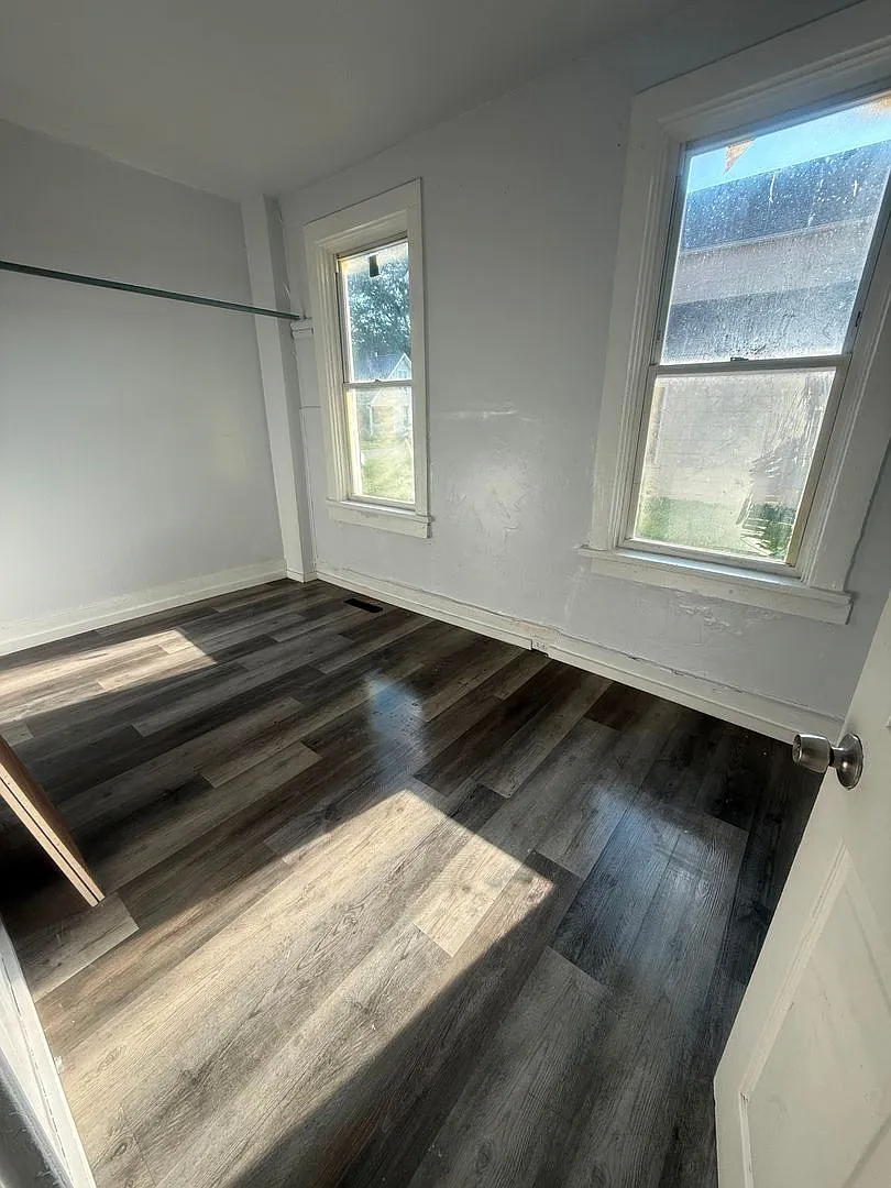 64 Poplar Ave — Photo 4