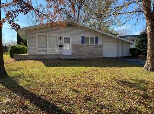 31 Circle Dr, Charleston, IL 61920