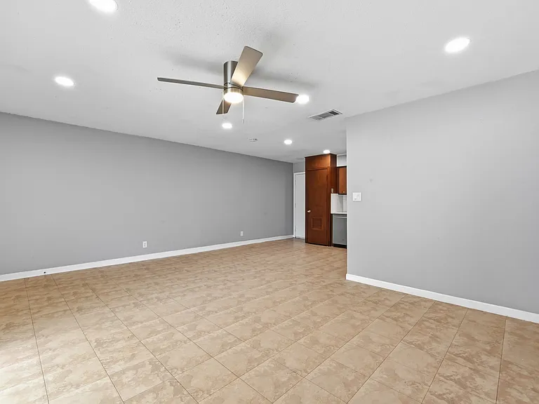 2712 Saint Edwards Cir #B — Photo 8