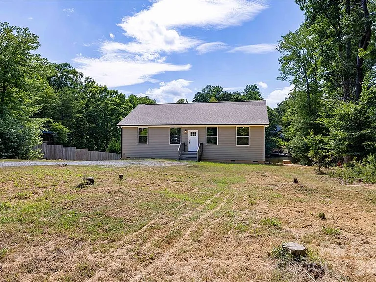 429 Creswell Rd — Photo 2
