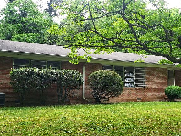Front yard to house