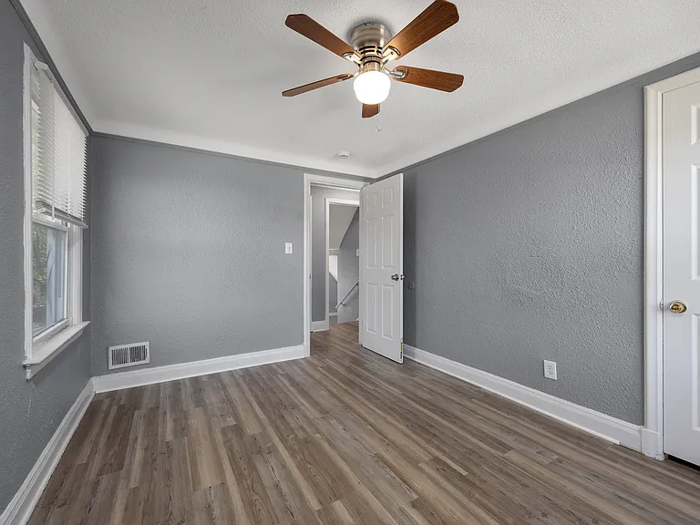 15514 Saint Marys St — Photo 4