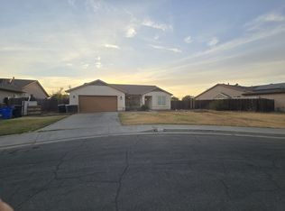 1236 S Capital Ct, Hanford, CA 93230