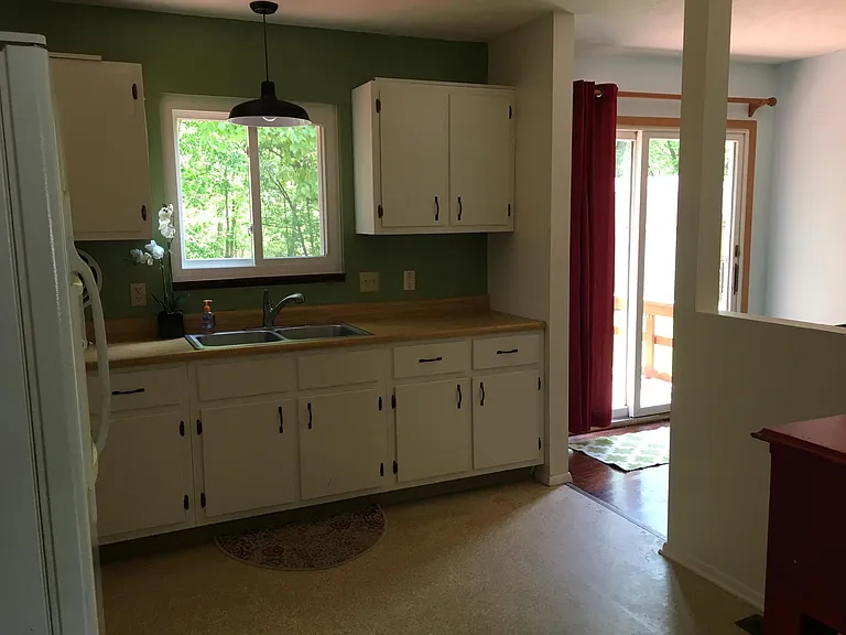 533 Harvey St — Photo 2