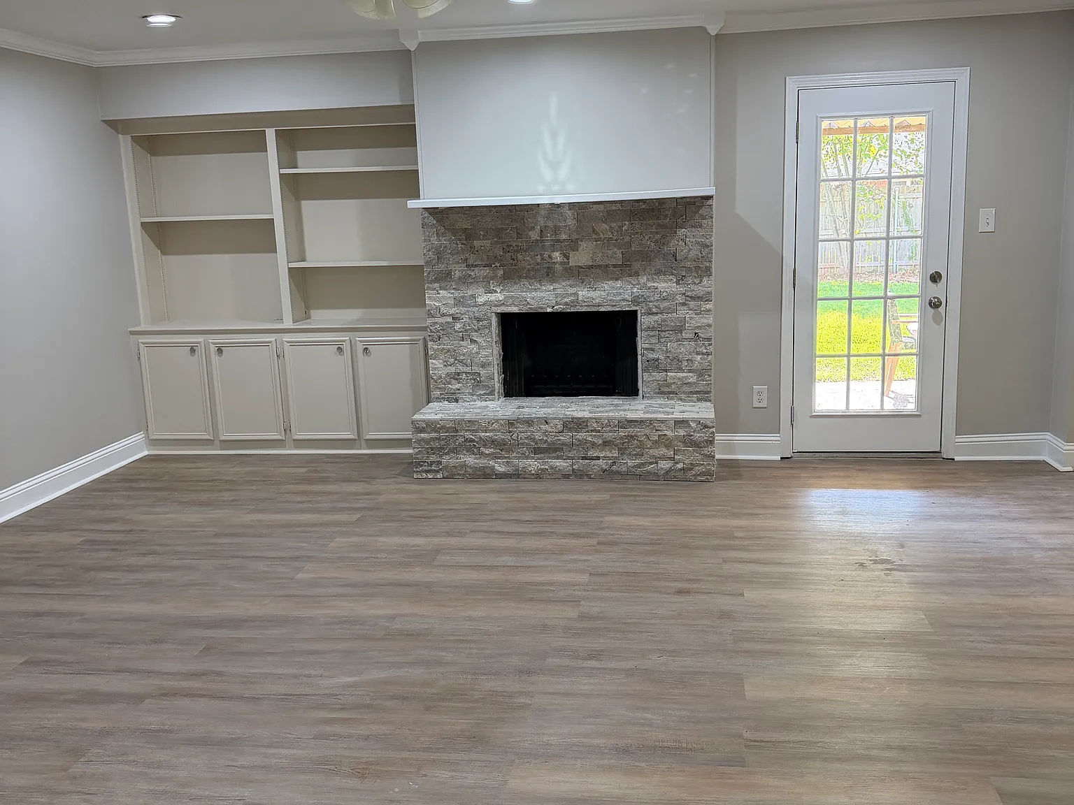 4 bed, 2282 sqft, $2,400 — Photo 2