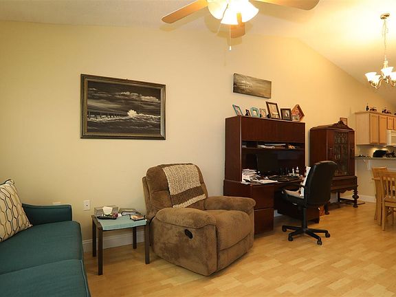 5th image of 7981 Stonebrook Dr