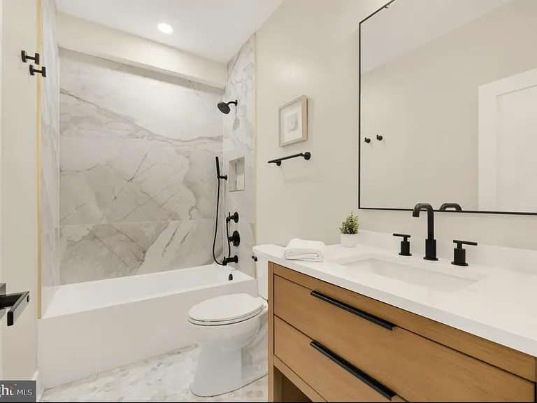 802 21st St NE #1 — Photo 8