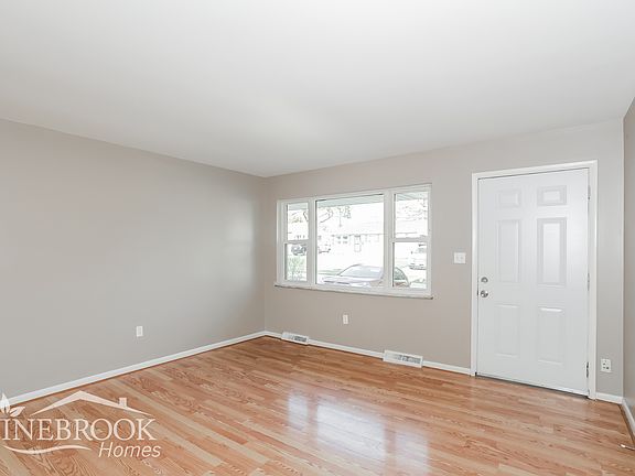 3rd image of 8379 Chesswood Dr