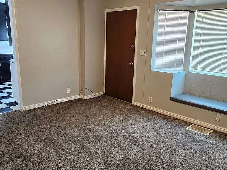 585 S 1200 W — Photo 6
