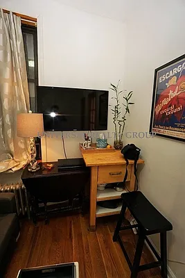 Rented by Universal Realty Group | media 2