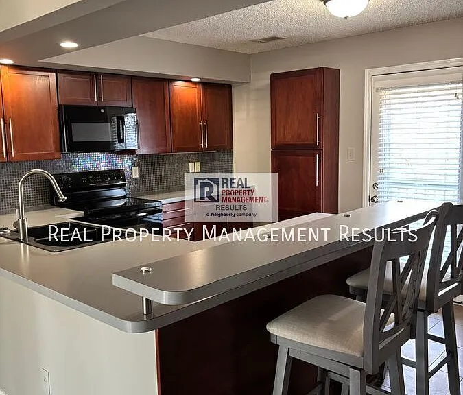 107 Olde Newburgh Dr — Photo 2