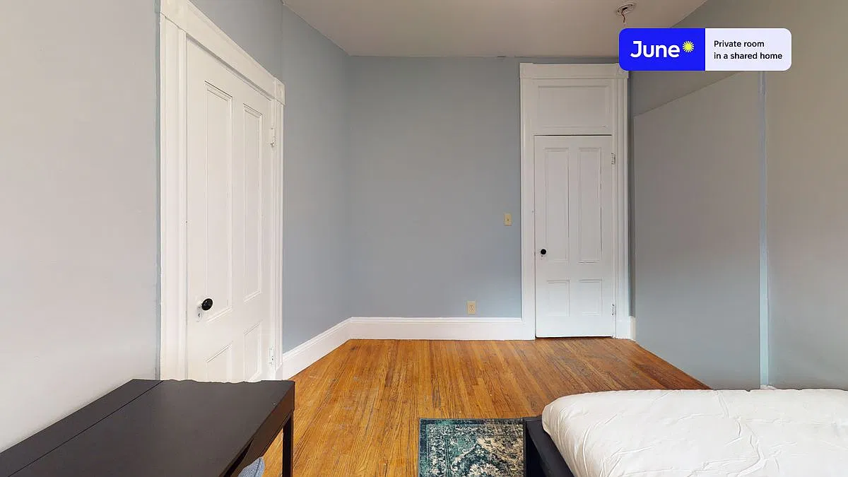 Full bedroom in 4 bed/2 bath home in Allston #421 C — Photo 2