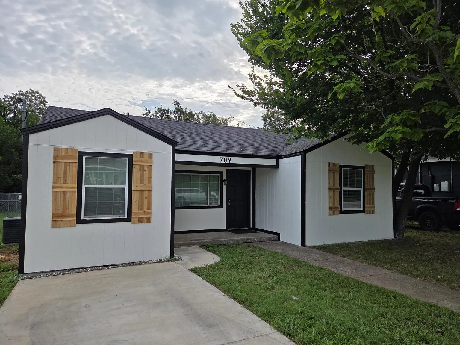 3 bed, 2.0 bath, $1,475 — Photo 1