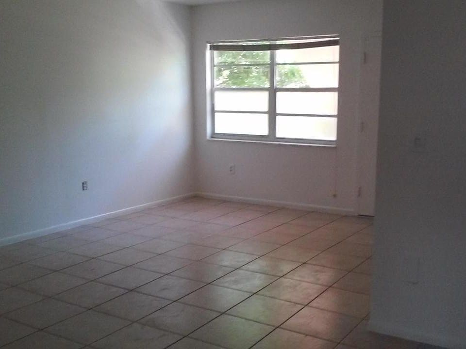 1st image of 435 NE 121st St APT 206