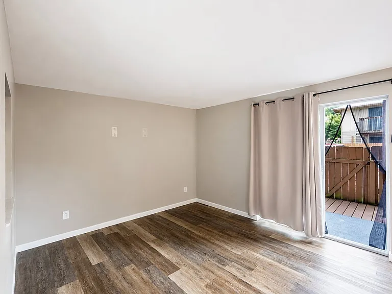 4827 S 56th St #3 — Photo 9