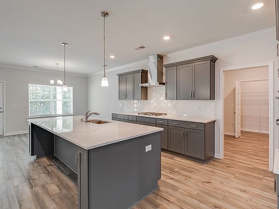 4th image of 631 Bell Flower Ln