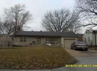 8706 Hiawatha Rd, Kansas City, MO 64114