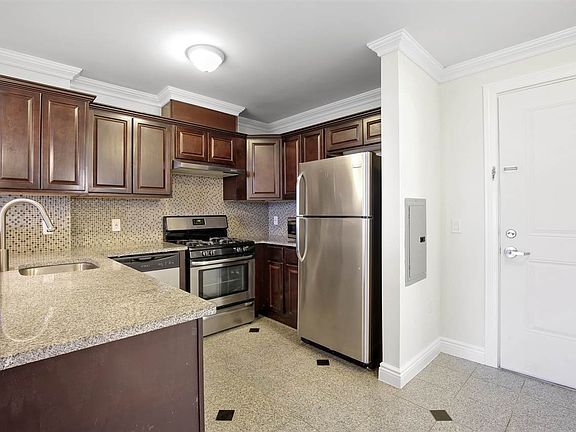 2nd image of 3075 Kennedy Blvd #3B