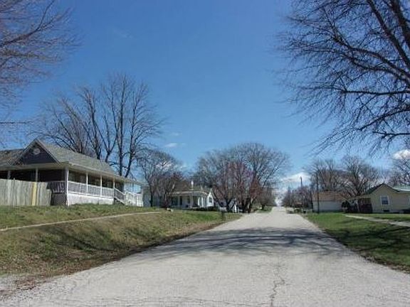 Exterior Neighborhood (street photo)