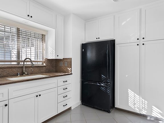 5th image of 824 S Shenandoah St #2