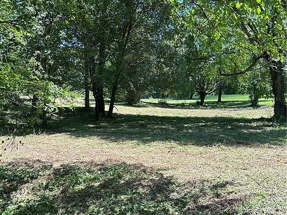 4th image of 303 Country Club Dr #22