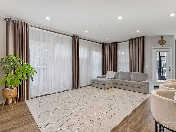 3rd image of 4865 Osprey Pointe Dr