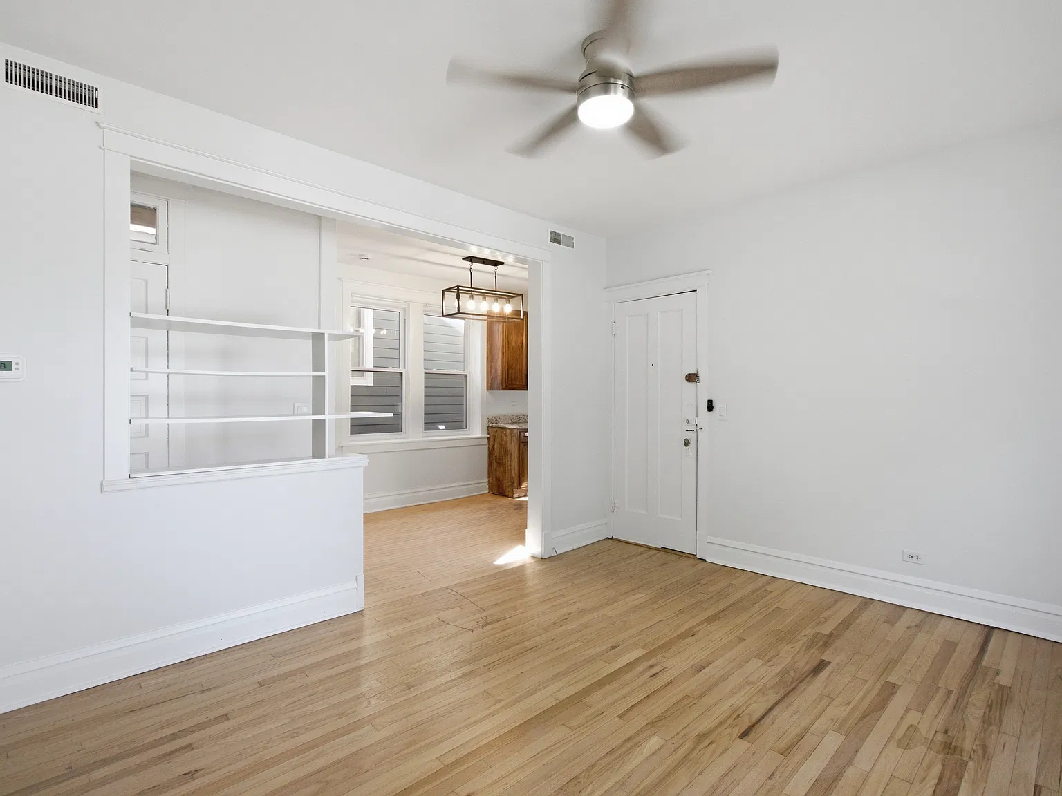 2 bed, 1.0 bath, 900 sqft, $2,350 — Photo 4