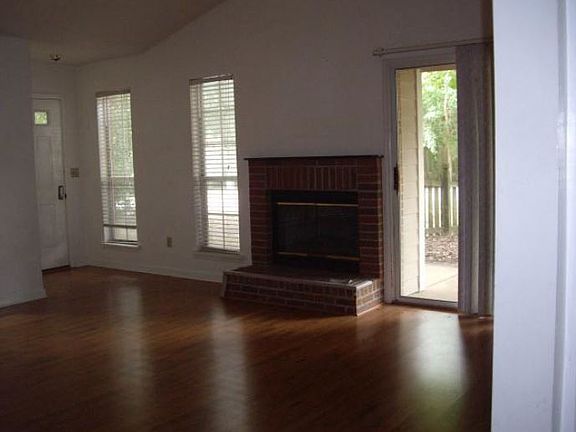 5th image of 3252 Whitney Dr E