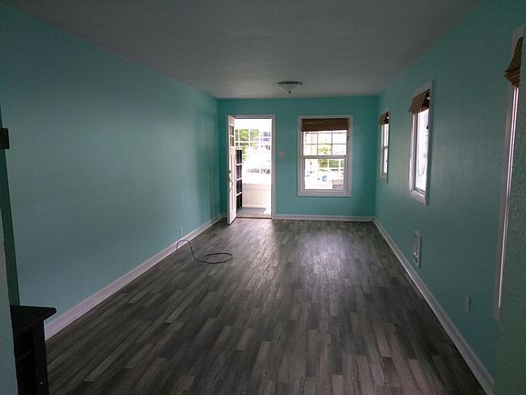 3rd image of 2516 Aberdeen Ave