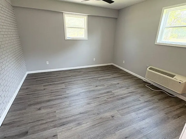 1004 N Dixie Hwy — Photo 11