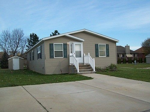 1st image of 46608 Bonaparte Dr